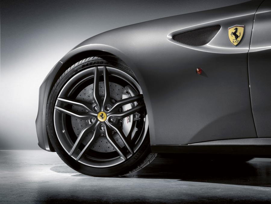  Ferrari FF 2011 года  (фото 44 из 195)